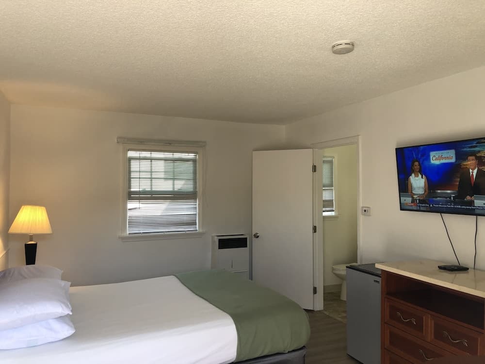 VISTA MOTEL CULVERCITY interior in Culver City, CA — gallery photo 2