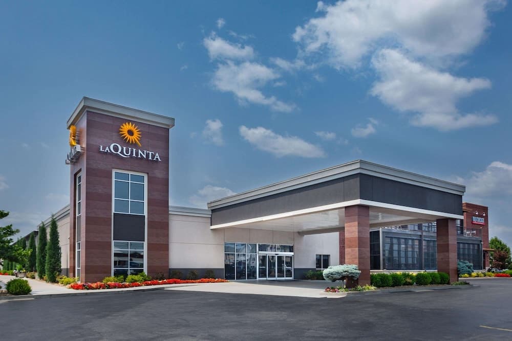 La Quinta Inn & Suites by Wyndham Joplin — hotel in Joplin, Missouri