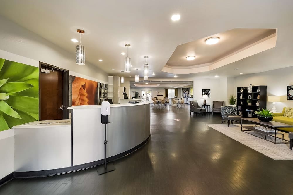 Best Western Douglas Inn & Suites interior in Douglas, AZ — gallery photo 2