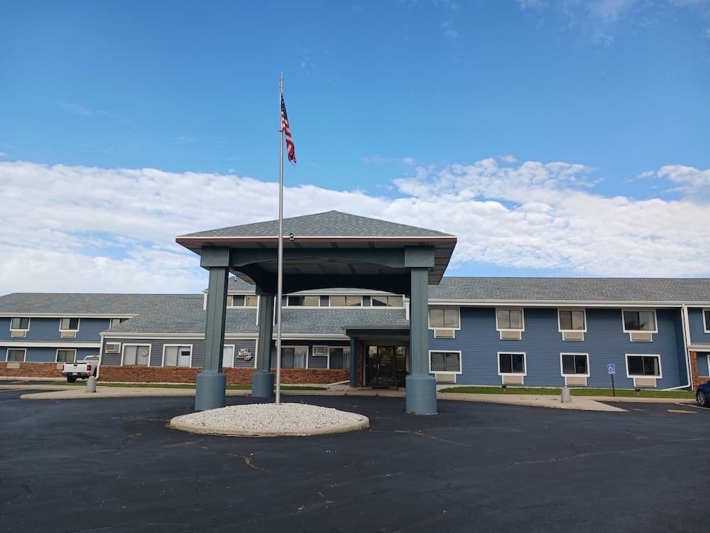 The Oasis Hotel & Bar — hotel in Sheboygan, Wisconsin