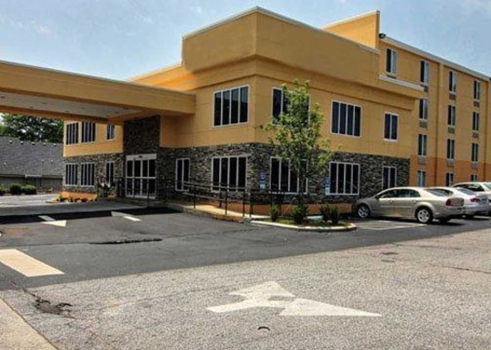 Quality Inn & Suites Greenville near downtown — hotel in Greenville, South Carolina