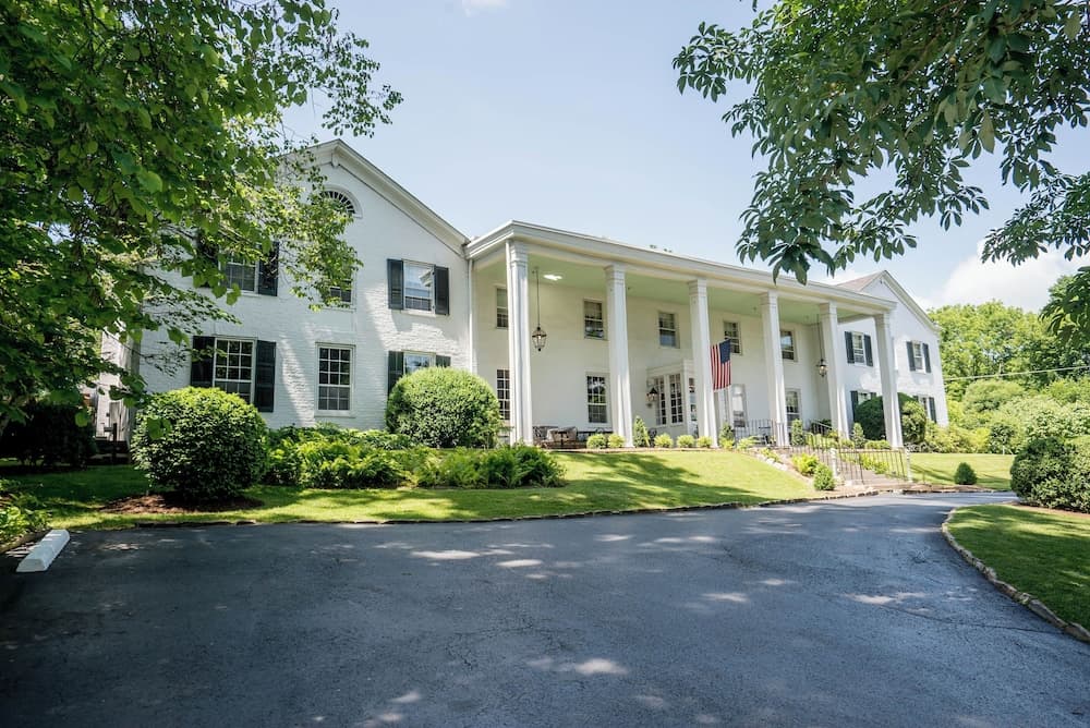 Historic General Lewis Inn — hotel in Lewisburg, West Virginia