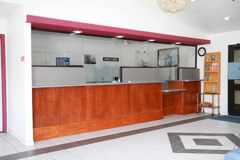 Travelodge by Wyndham Guymon interior in Guymon, OK — gallery photo 2