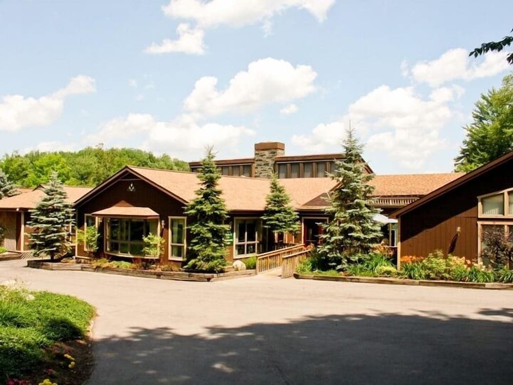 The Biggest Loser Resort Niagara — hotel in Center, Texas