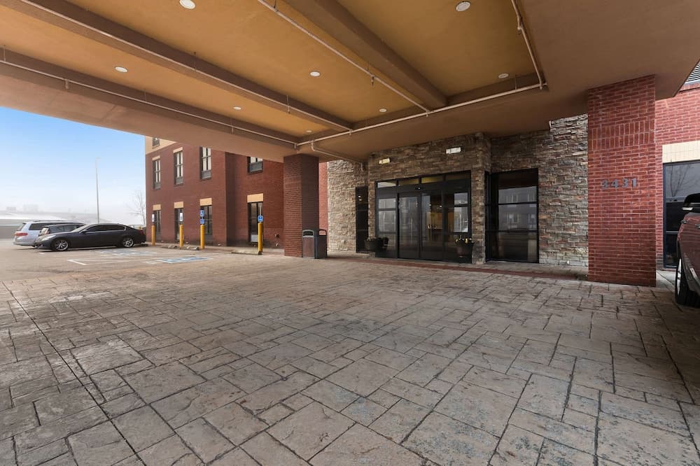 Comfort Suites Nashville near Percy Priest Lake featured exterior or lobby in Nashville, TN — similar hotel