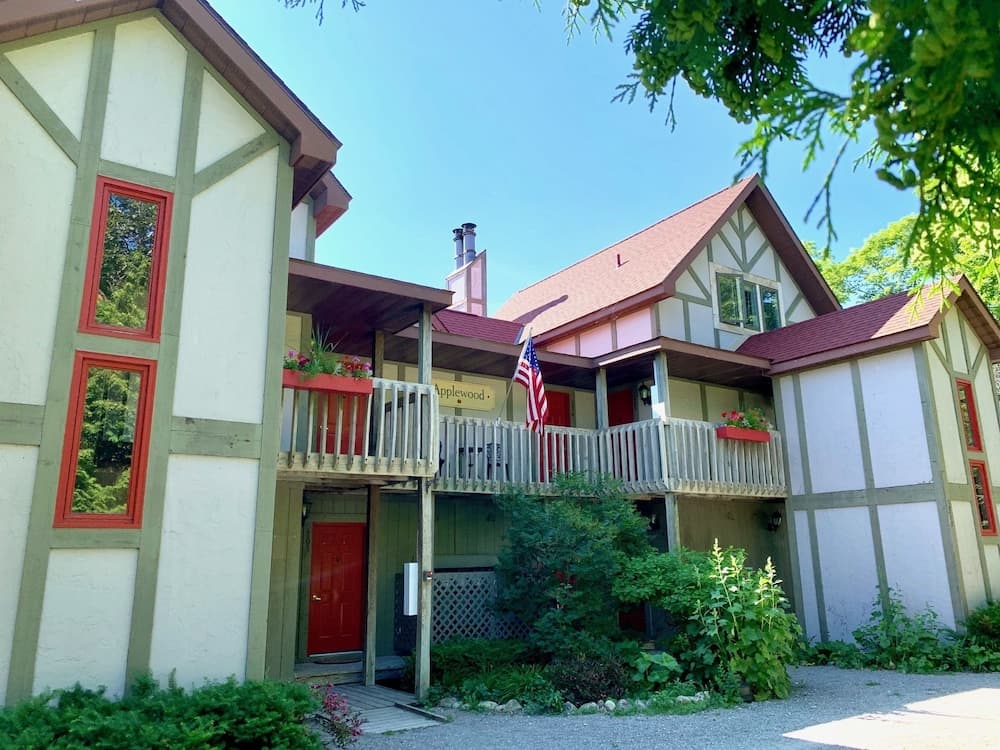Sunset Condominiums featured exterior or lobby in Mackinac Island, MI — similar hotel