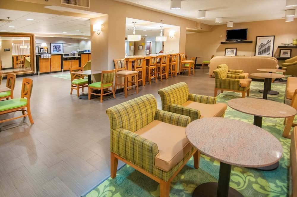 Hampton Inn Lafayette-I-10 interior in Scott, LA — gallery photo 2