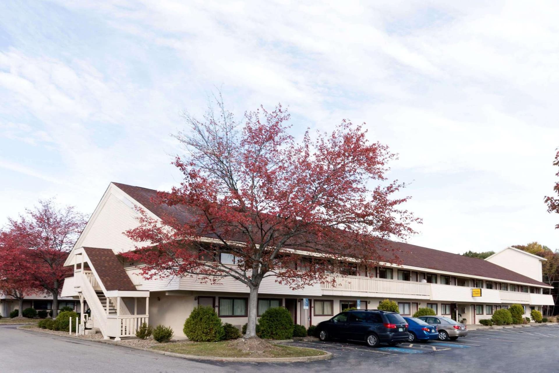 Super 8 by Wyndham Strongsville/Cleveland featured exterior or lobby in Strongsville, OH — similar hotel