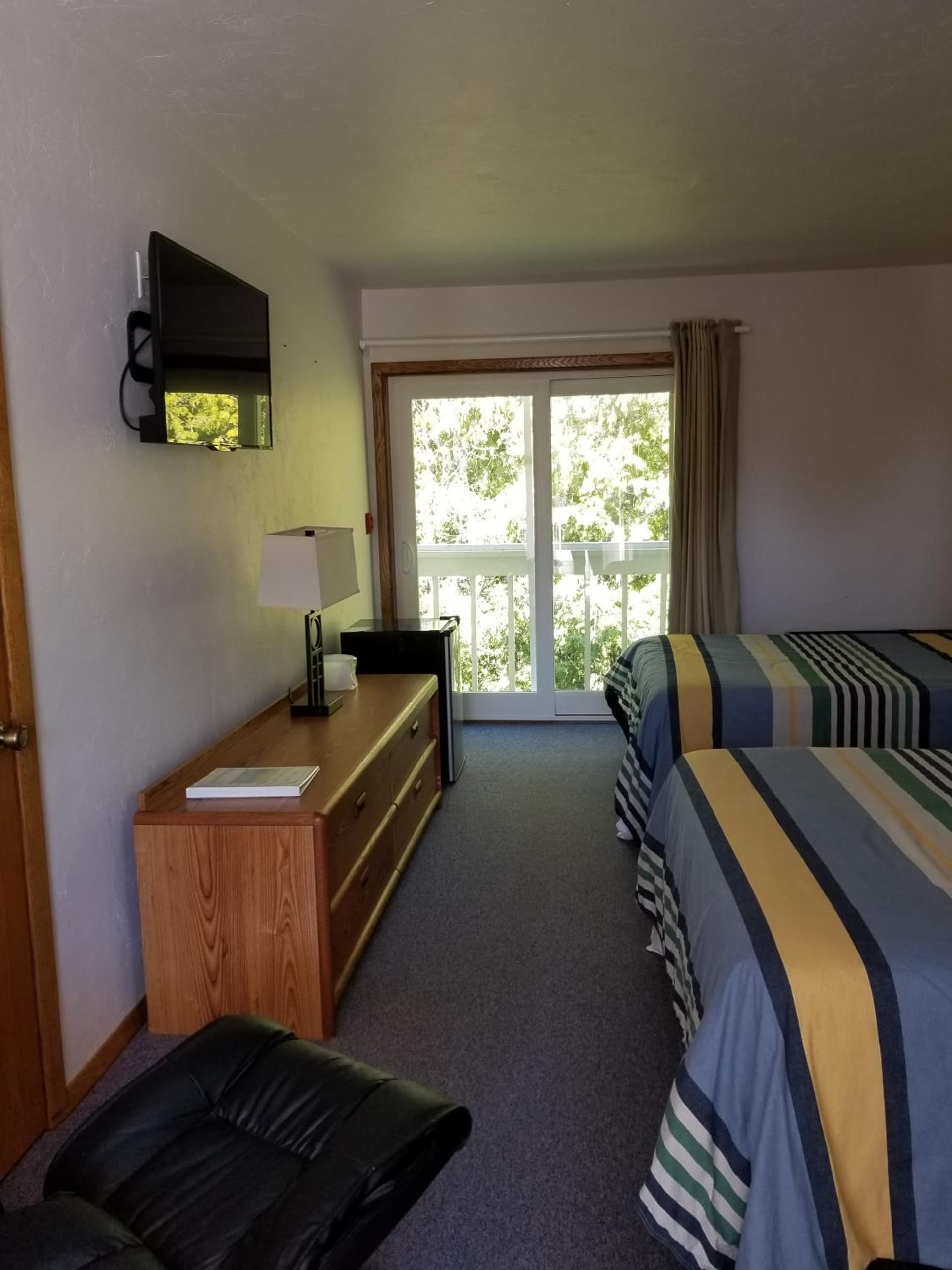Square Rigger Lodge interior in Jacksonport, WI — gallery photo 2