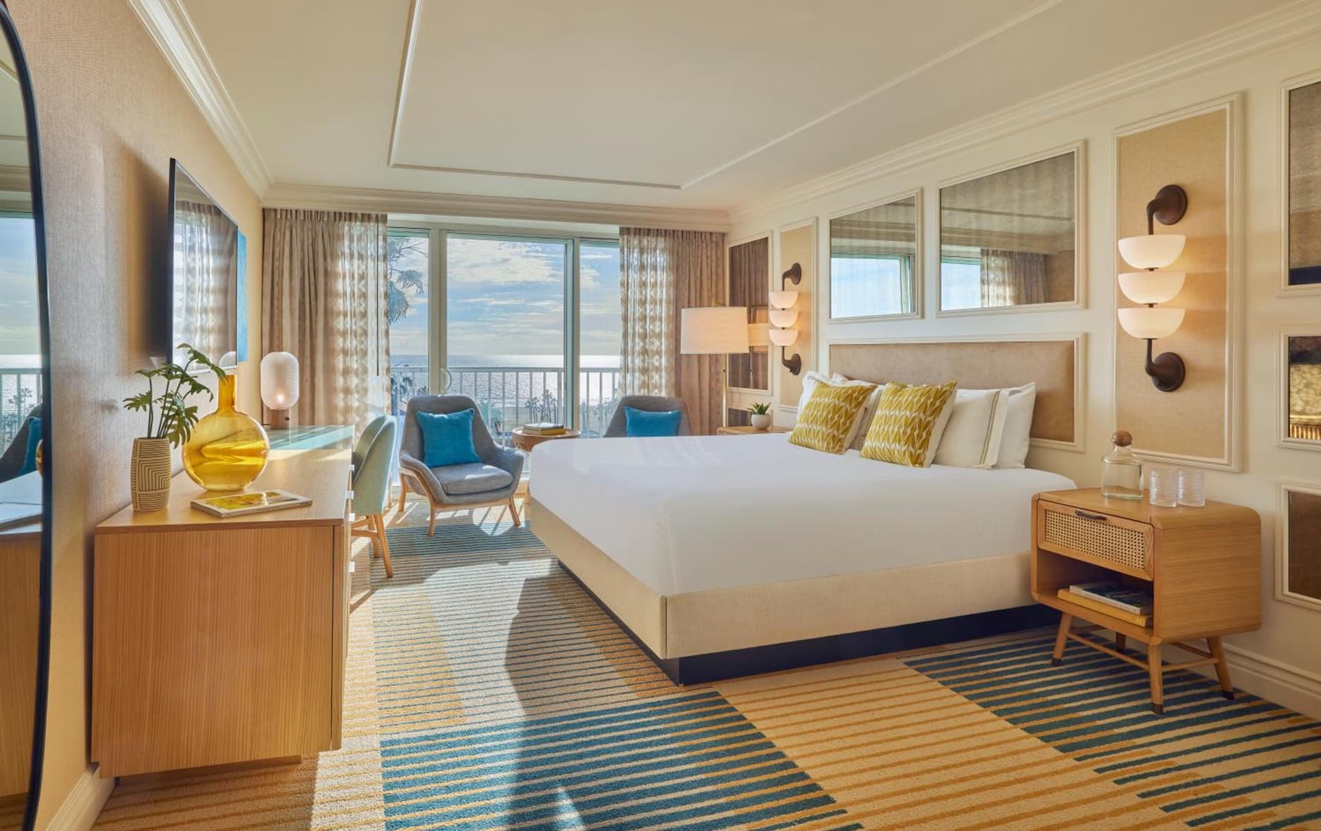 Mobility/Hearing Accessible Ocean View King, Tub at Viceroy Santa Monica in Los Angeles, CA
